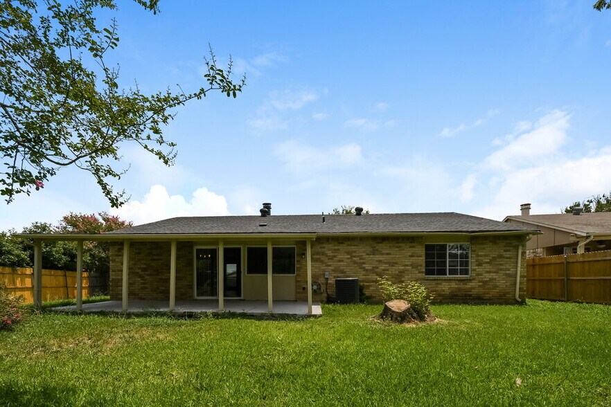 Building Photo - 4129 Shagbark St
