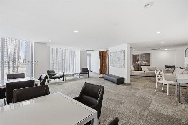 Building Photo - 92 SW 3rd St