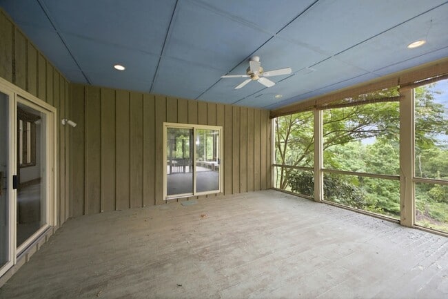 Building Photo - 5612 Stanford Ct