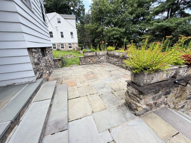 Building Photo - Six Raven Way LLC