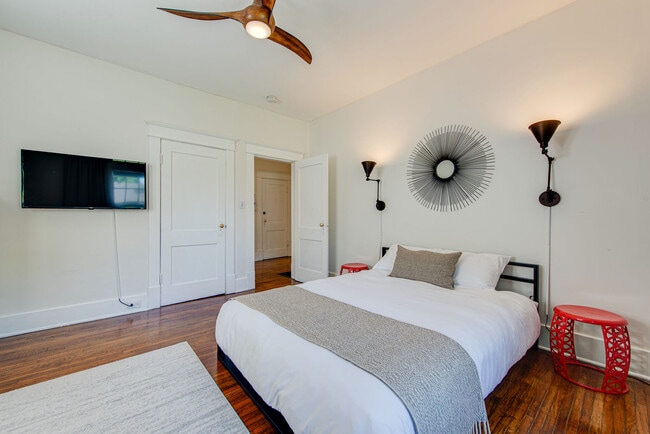 Building Photo - 2231 Blair Blvd