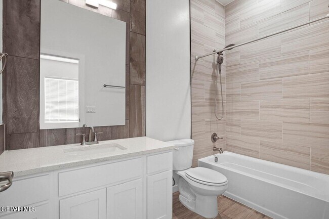 Building Photo - 717 Chatham Pl