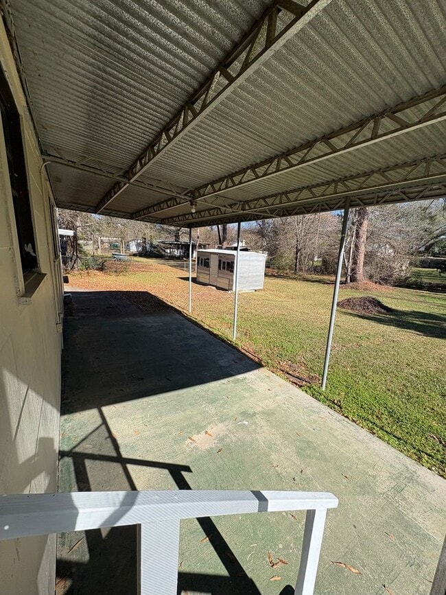 Building Photo - Amazing 4 bedroom/ 2bath house on beautiful lot!