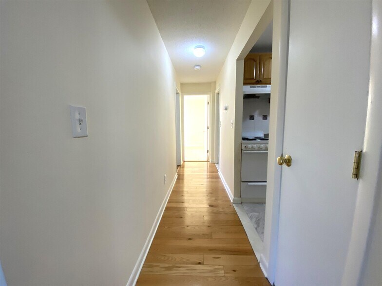 Building Photo - 82 Highland Ave