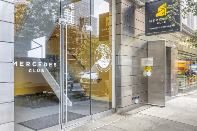 Building Photo - 550 W 54th St