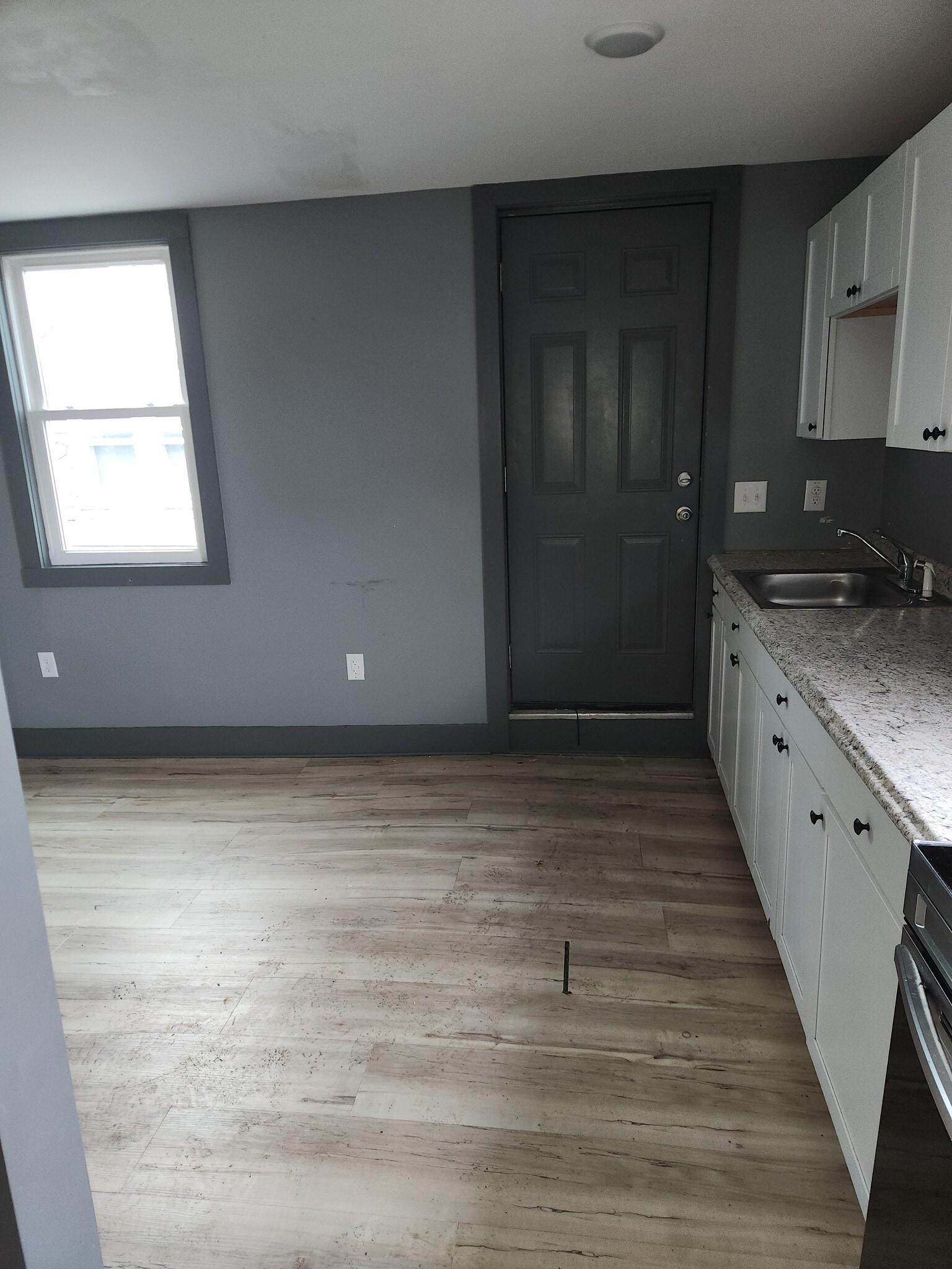 Building Photo - 520 W King St