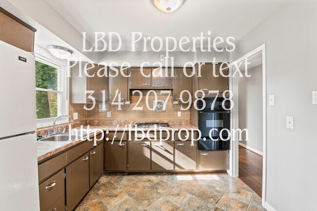 Building Photo - 490 St Marie St