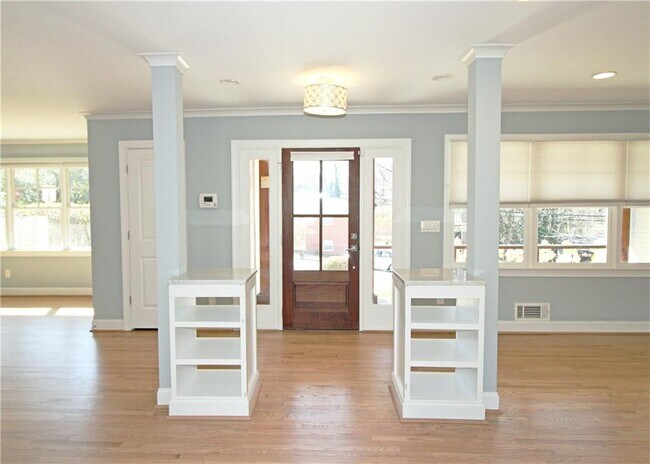 Building Photo - 1131 Milmar Dr NW