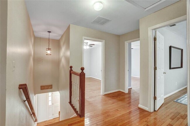 Building Photo - 295 Oakmere Rd