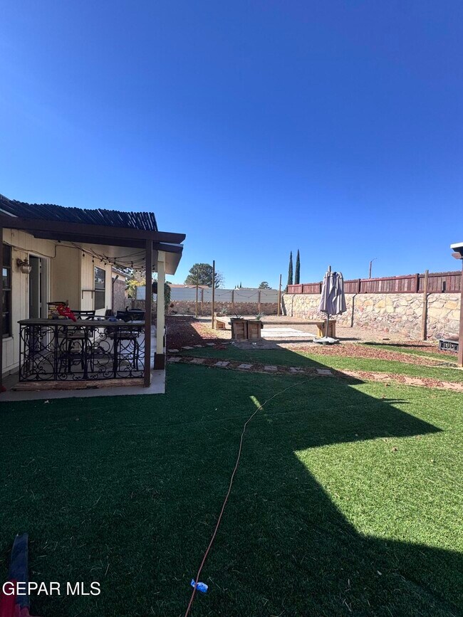 Building Photo - 701 Porras Dr