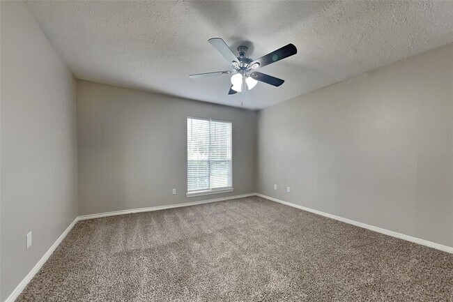 Building Photo - 11942 Hillbrook Dr