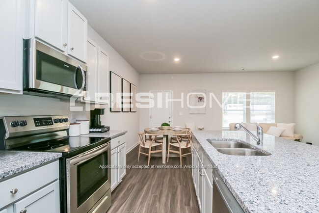 Building Photo - 419 Oakwood Dr NW