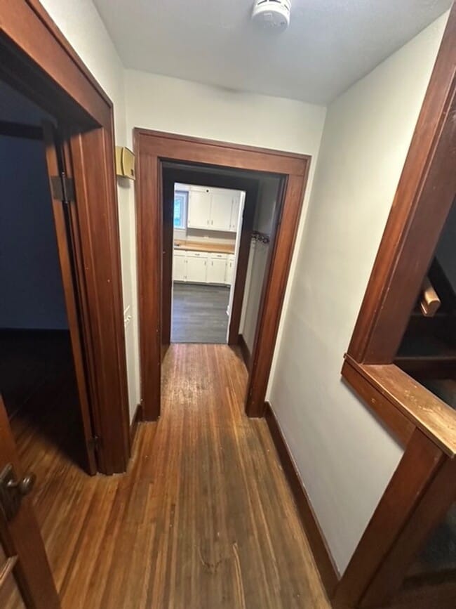 Building Photo - 93 Tryon Park