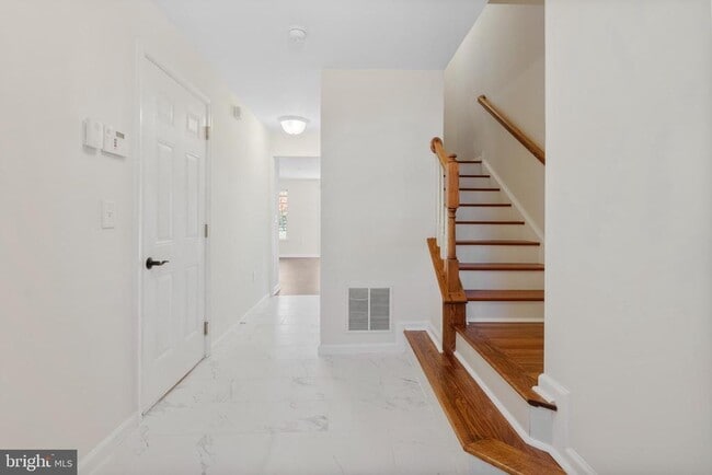 Building Photo - 407 Susan Cir