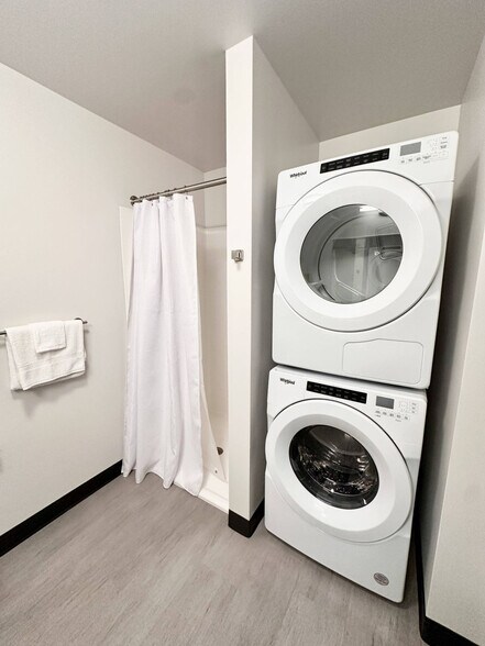 Building Photo - 333 W State St