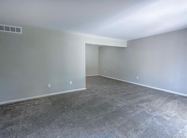 Building Photo - 41856 Langley Dr
