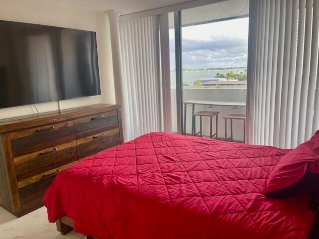 Building Photo - 5600 N Flagler Dr