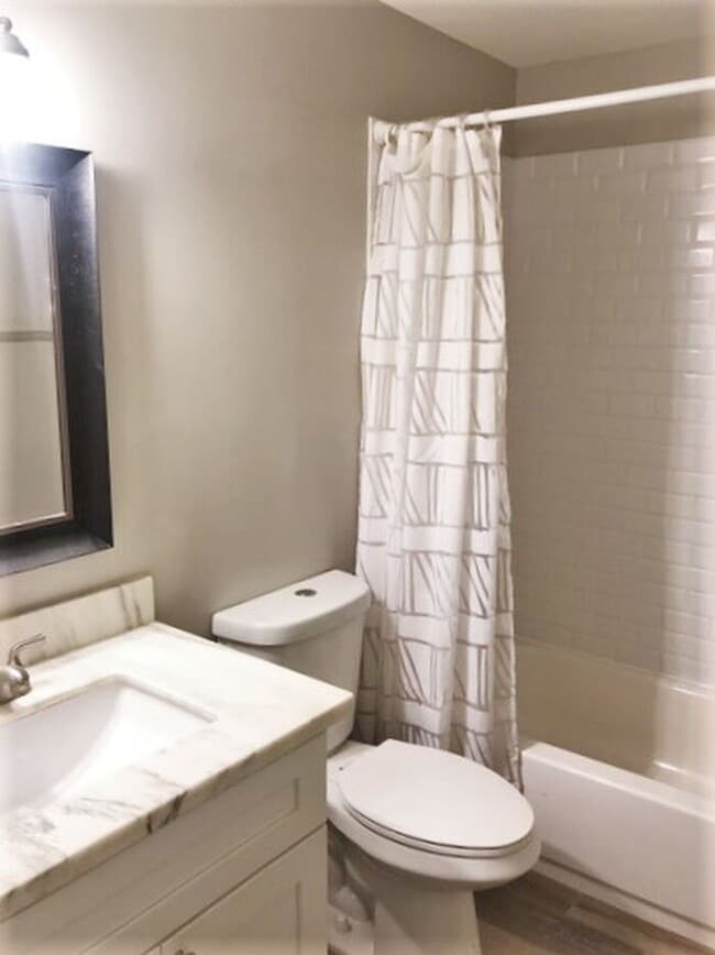 Building Photo - Remodeled 2 bedroom / 2 Full Bath