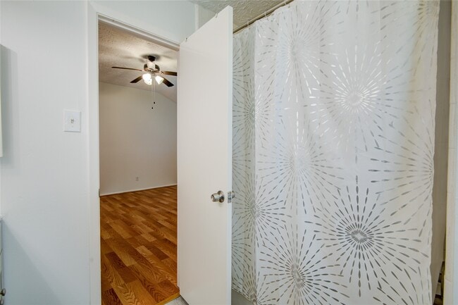 Building Photo - 1911 Ripple Creek Dr