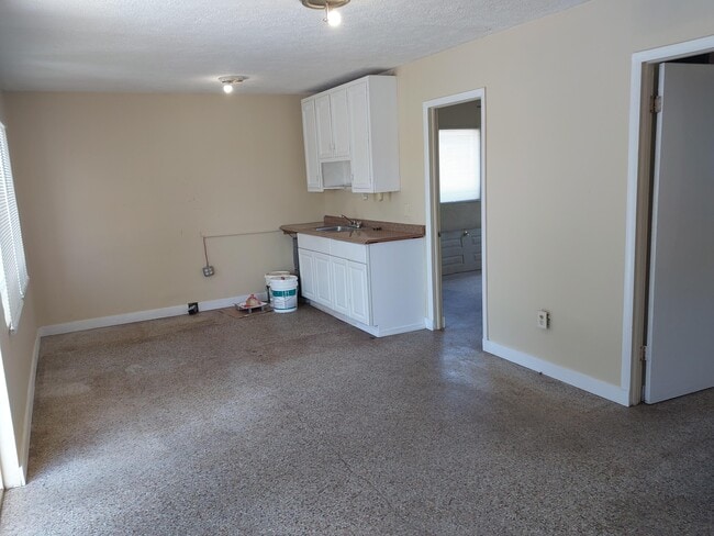 Building Photo - 2107 San Marcos Ave