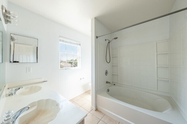 Building Photo - 520 Lewis Canyon Ln