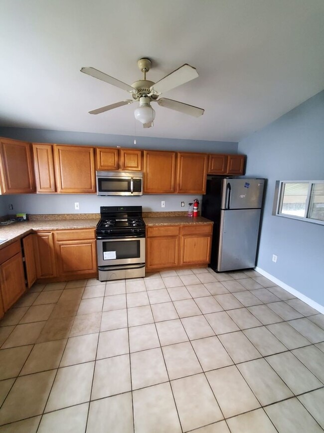 Building Photo - 3 bed 1 bath