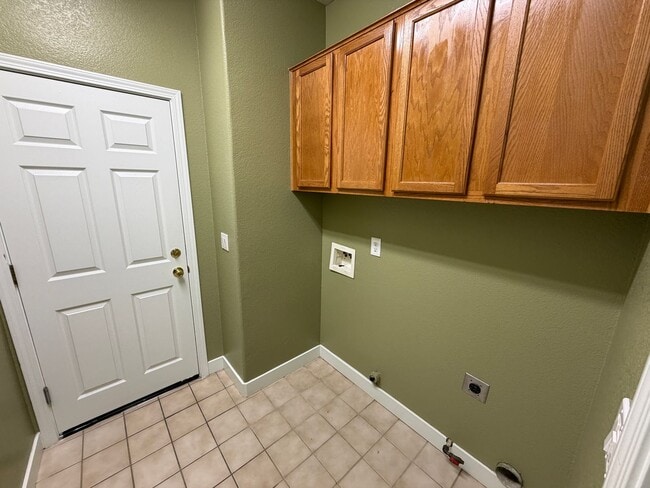 Building Photo - 8660 Banton Cir