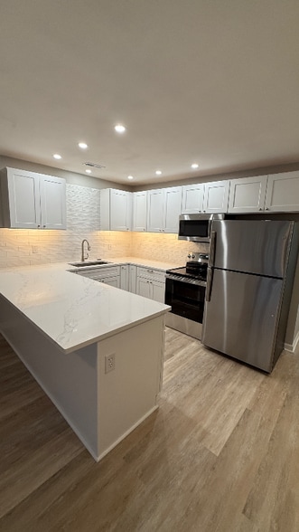 Building Photo - 500 Fairway Village Dr