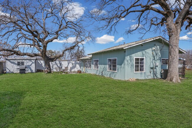 Building Photo - 1418 Kingshill Dr