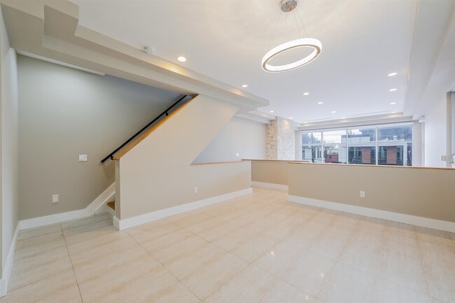 Building Photo - 760 Undercliff Ave
