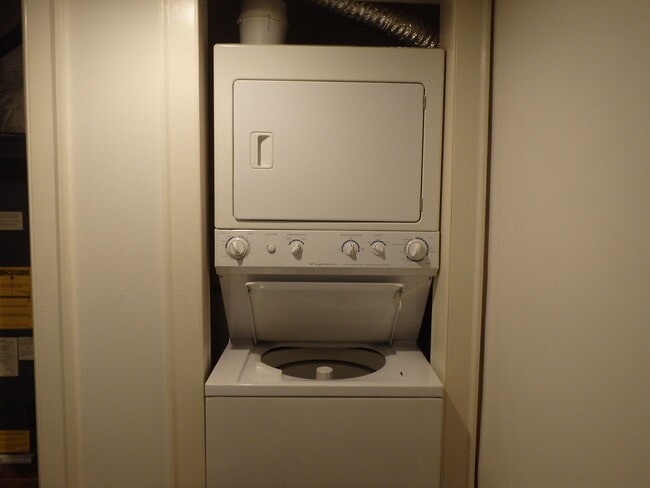 Building Photo - 433 Barnard St