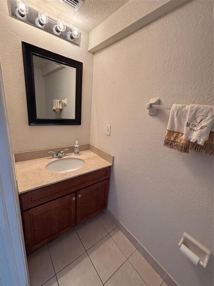 Building Photo - 451 NE 1st St