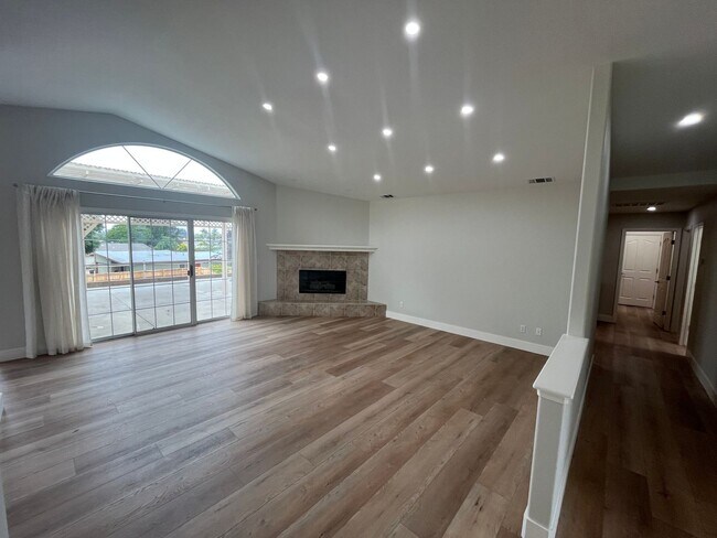 Building Photo - 2825 Cathedral Ln