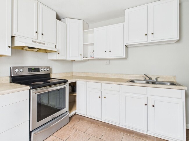 Building Photo - 4707 Castlewood Rd