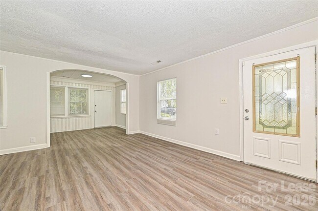 Building Photo - 301 Seldon Dr