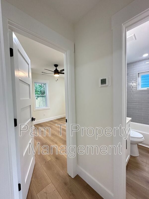 Building Photo - 618 E Waldburg St