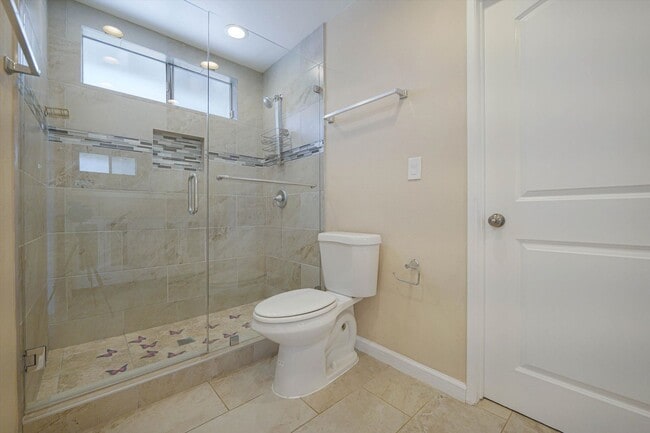 Building Photo - 4041 Alonzo Ave
