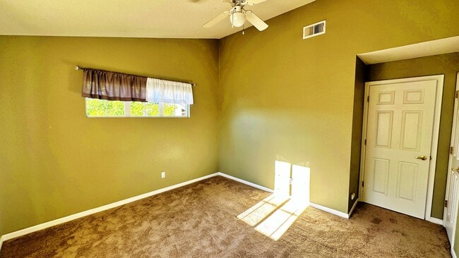 Building Photo - Fantastic Condo 2 Bed 2 Bath with Attached...