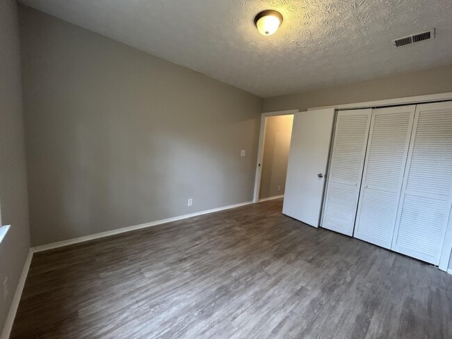 Building Photo - 185 Springtree Rd