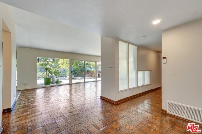 Building Photo - 2755 Carmar Dr