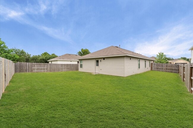 Building Photo - 347 Riverwood Village Ln
