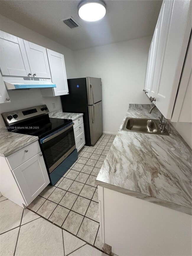 Building Photo - 3815 S 57th Ave