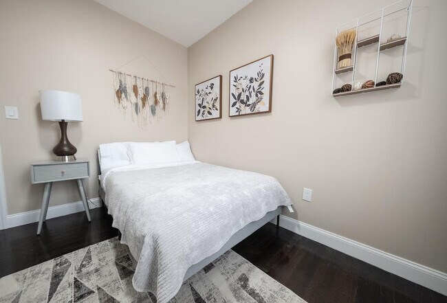 Building Photo - 245 W 113th St