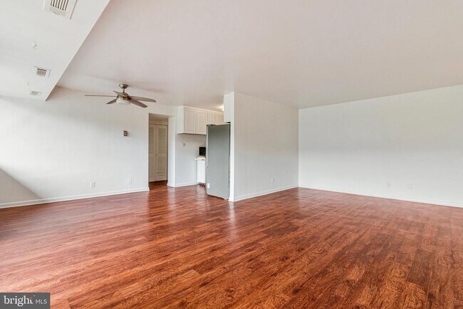 Building Photo - 5801 Quantrell Ave