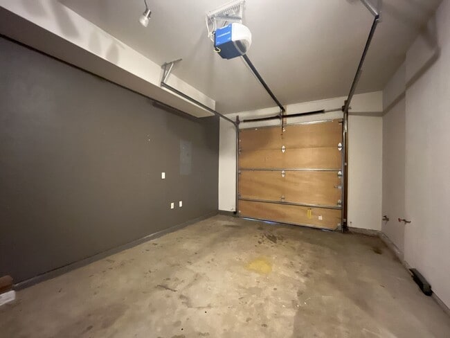 Building Photo - Charming 3 Bedroom, 2.5 Bathroom Home with Large Living Room, Tall Windows, Island Kitchen, and A...