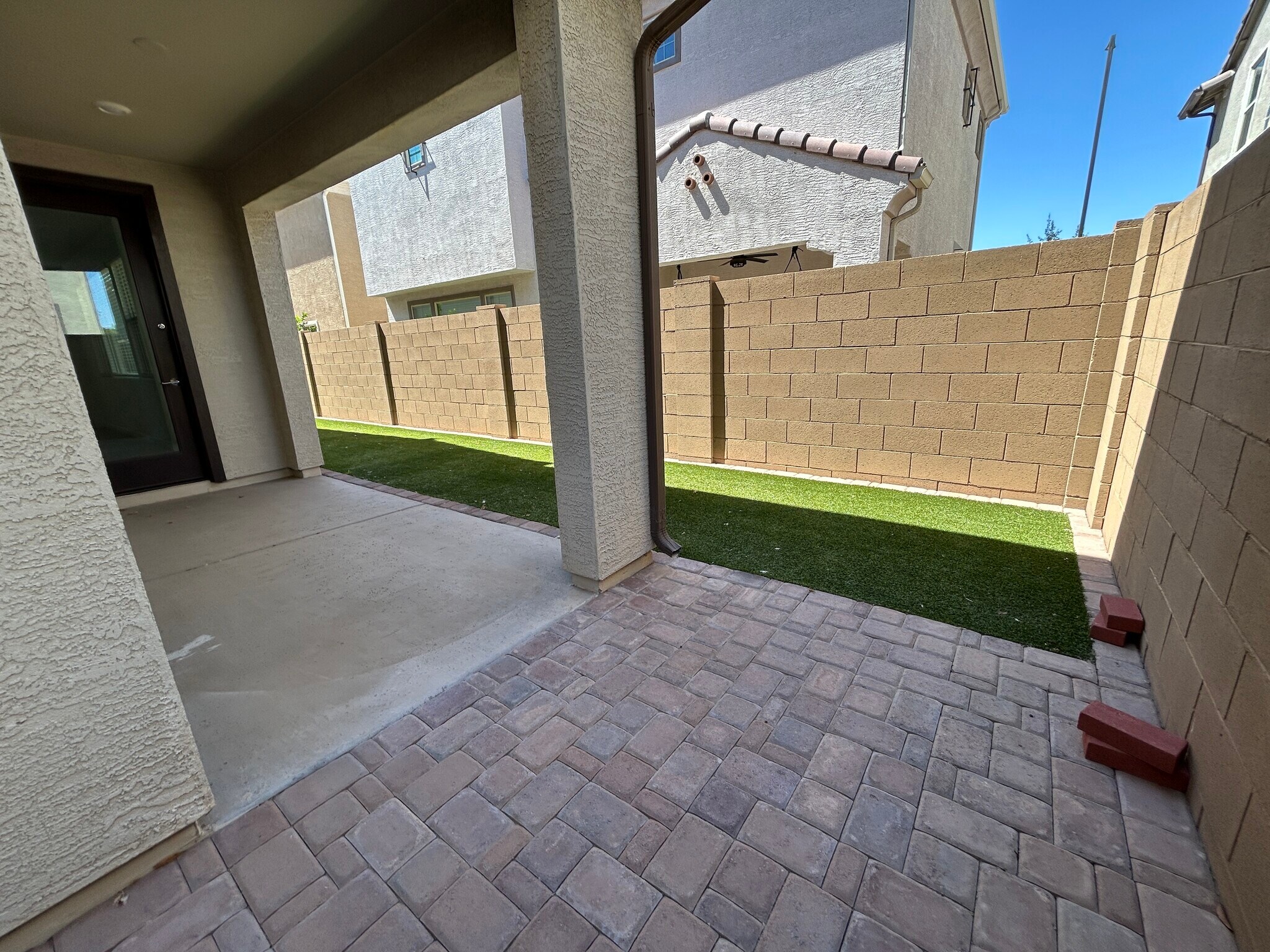 Building Photo - 1168 E Sabino Dr