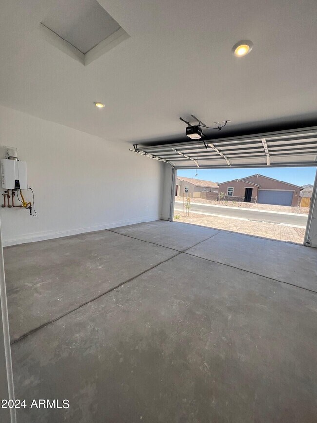 Building Photo - 4456 W Josephine St