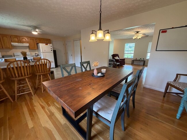 Building Photo - Fully Furnished Short Term Rental!