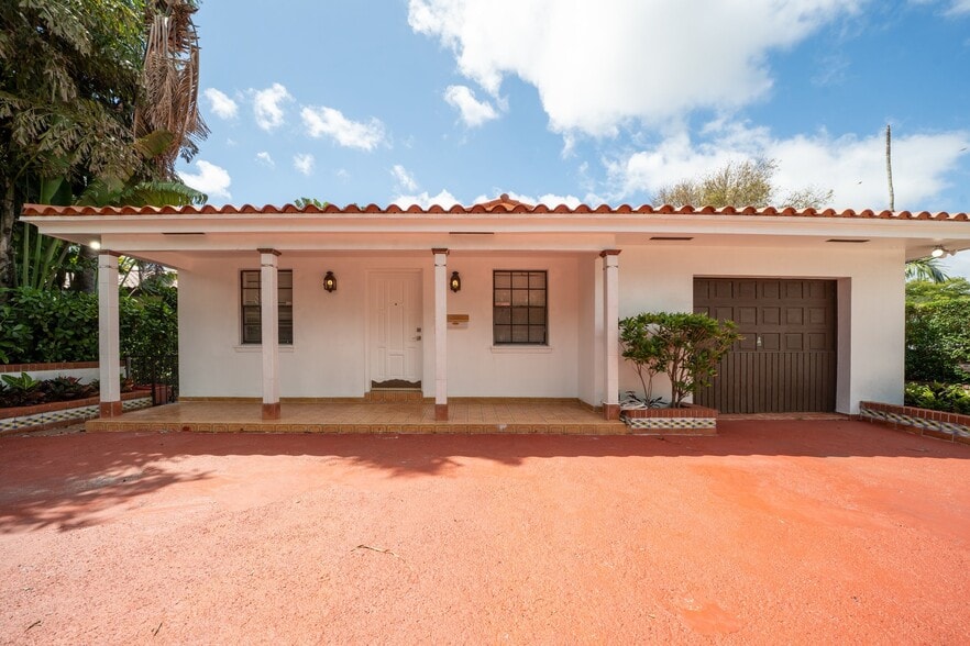 Building Photo - 1550 S Greenway Dr