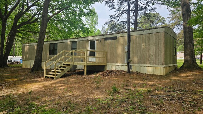 Building Photo - Two Bedroom Single Wide in Troutman